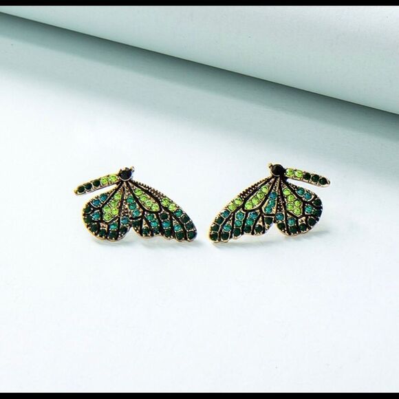 🎊 🎉HP 🎉🎊 Betsey Johnson Sparkling crystal butterfly earrings HOST PICK 🎊🎉 - Picture 4 of 4